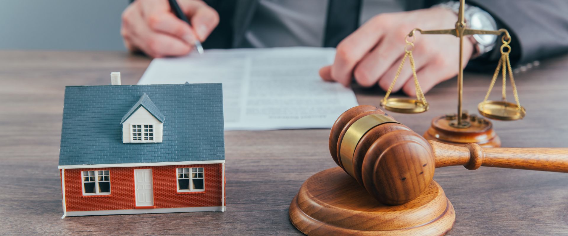 The Basic Services Real Estate Lawyers Offer in Canada